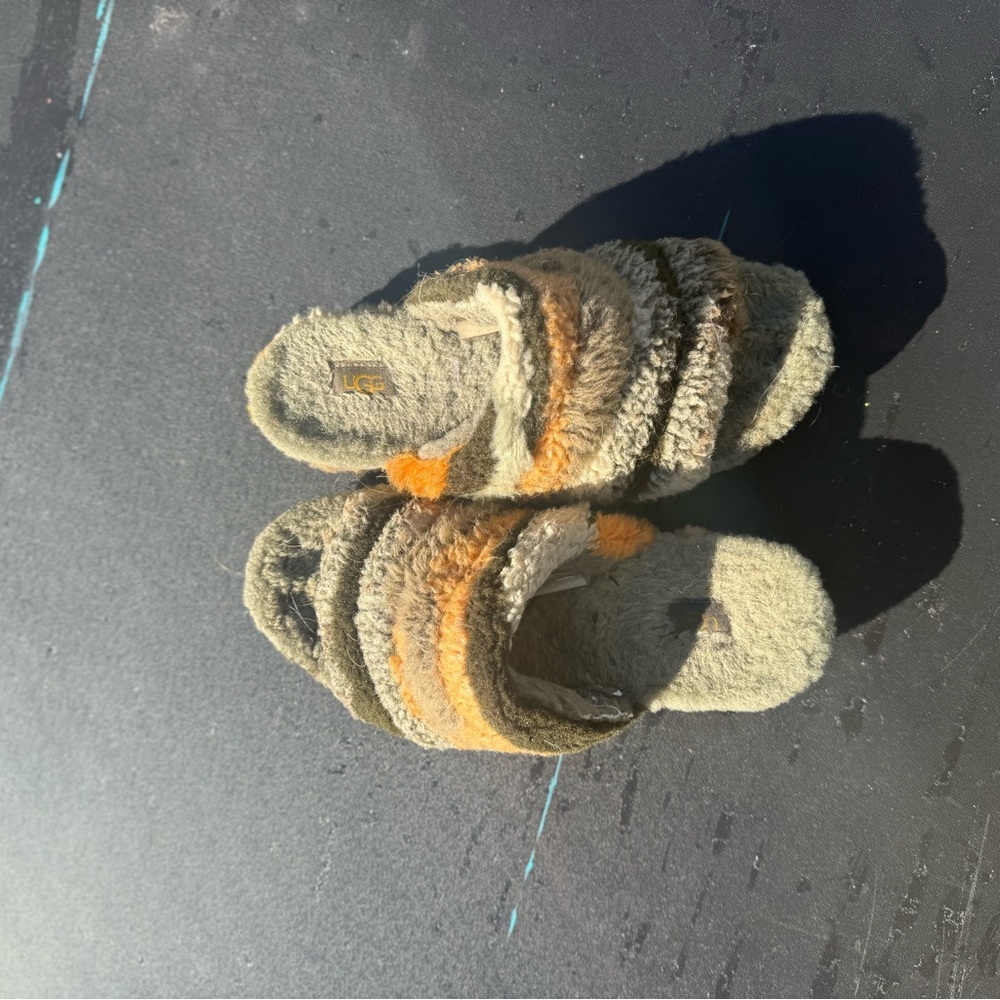 UGG Womens size 7.5 Cozy Gray and Orange Slippers